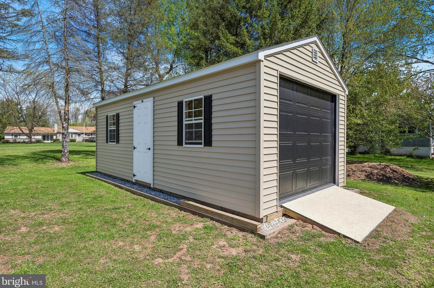 52 Mark Dr, Pottstown PA 19465-7906 exterior