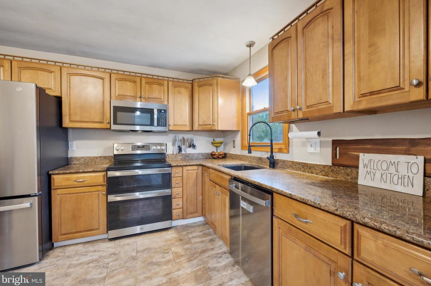 52 Mark Dr, Pottstown PA 19465-7906 exterior