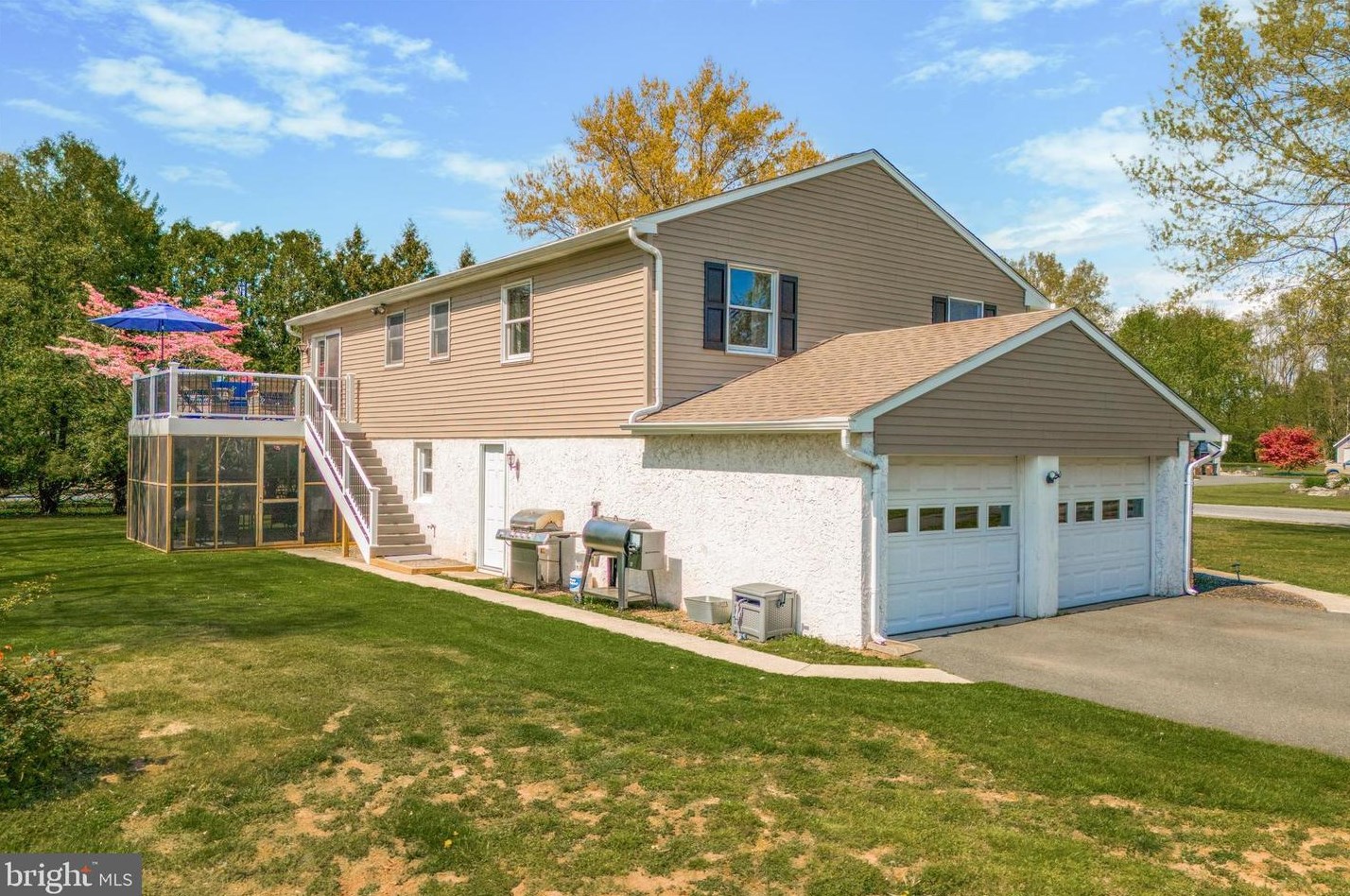 52 Mark Dr, Pottstown PA 19465-7906 exterior