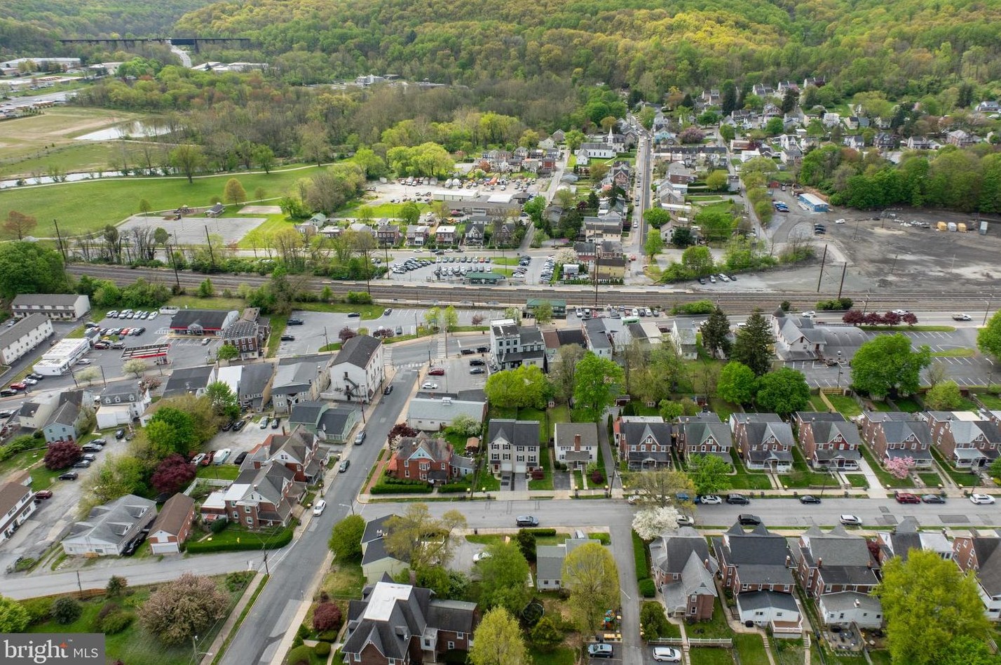 206 Highland Ave, Downingtown PA  19335-2502 exterior