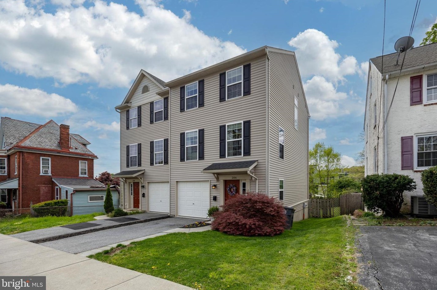 206 Highland Ave, Downingtown PA  19335-2502 exterior