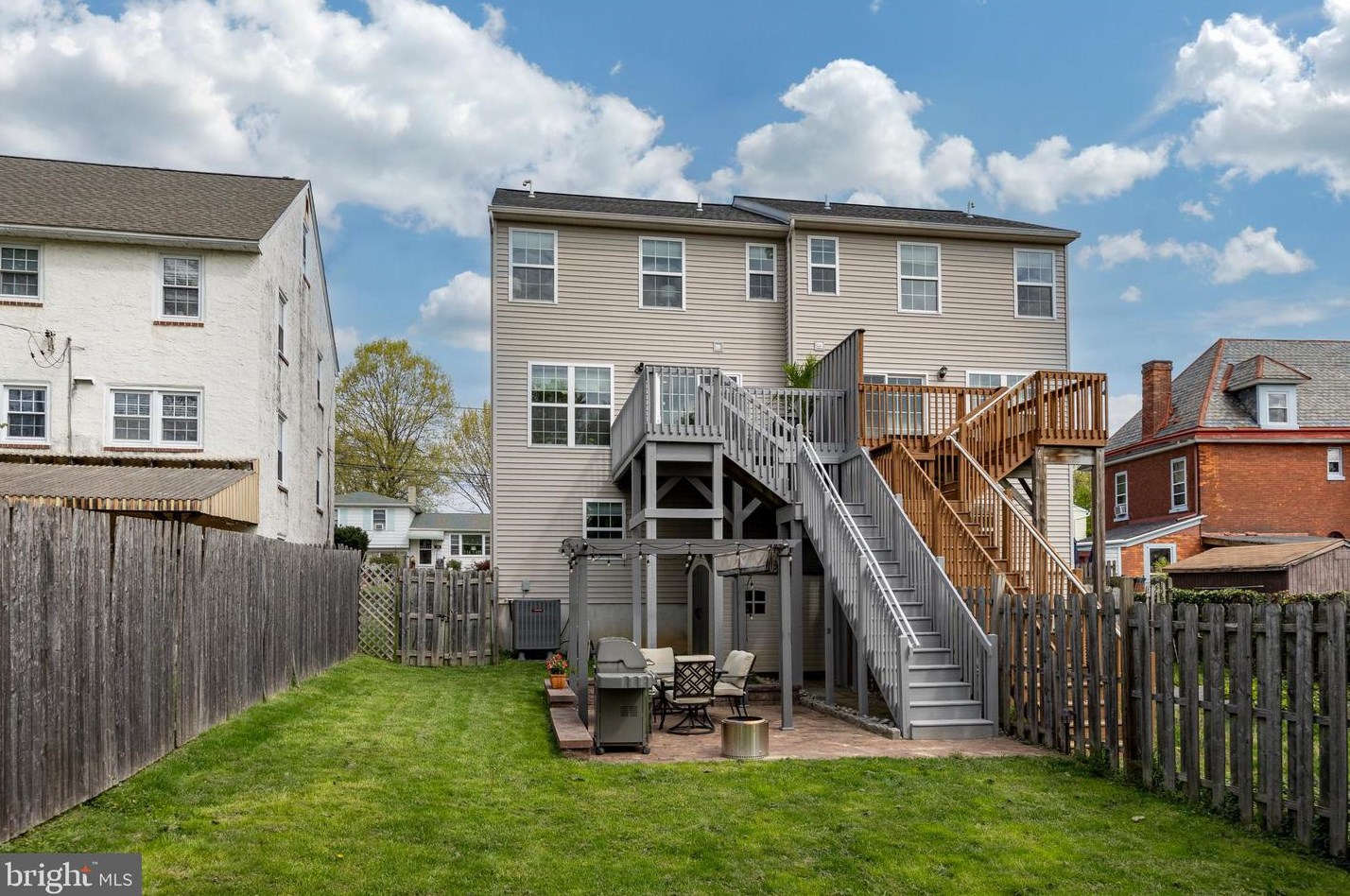 206 Highland Ave, Downingtown PA  19335-2502 exterior