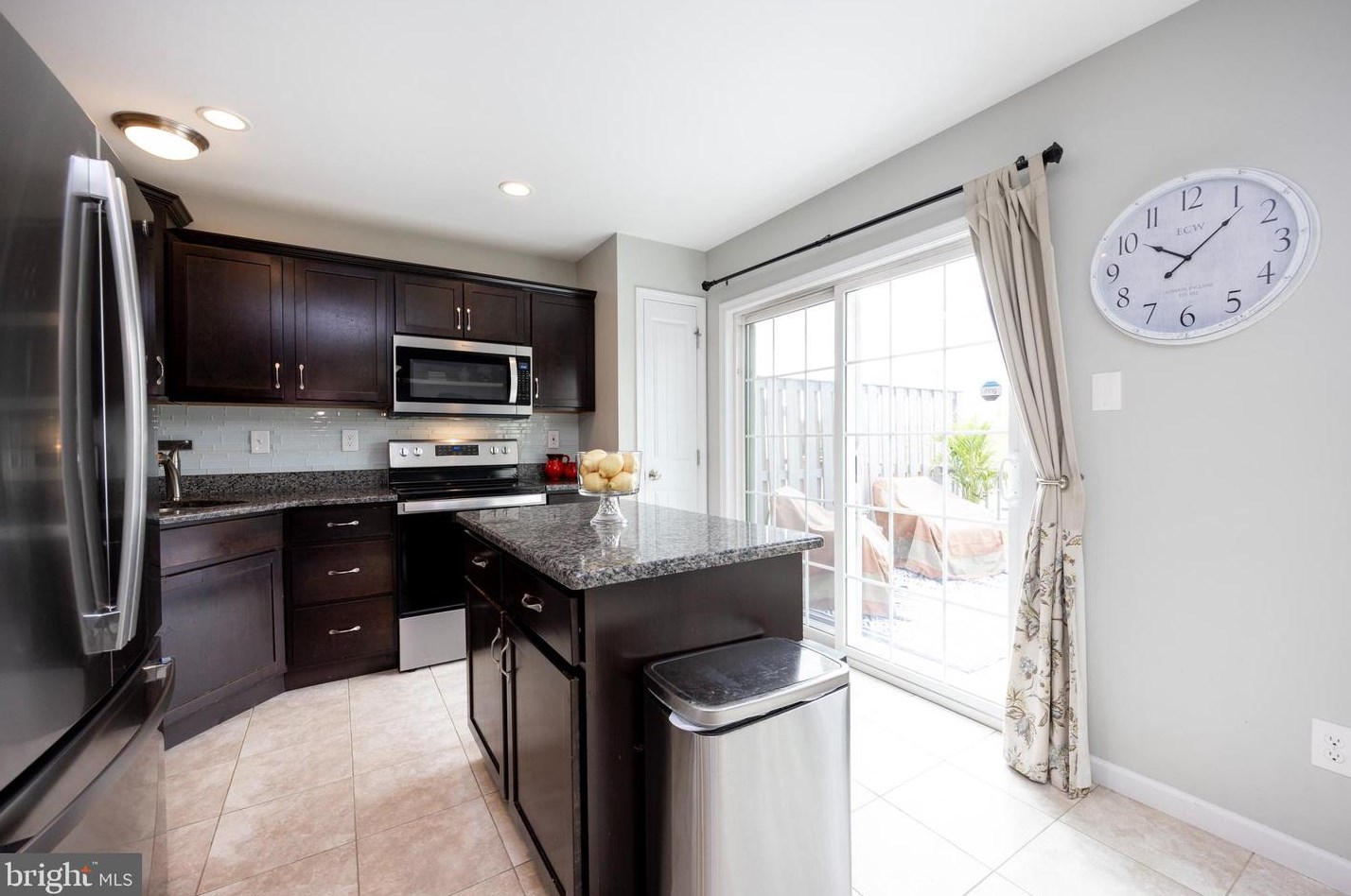 206 Highland Ave, Downingtown PA  19335-2502 exterior