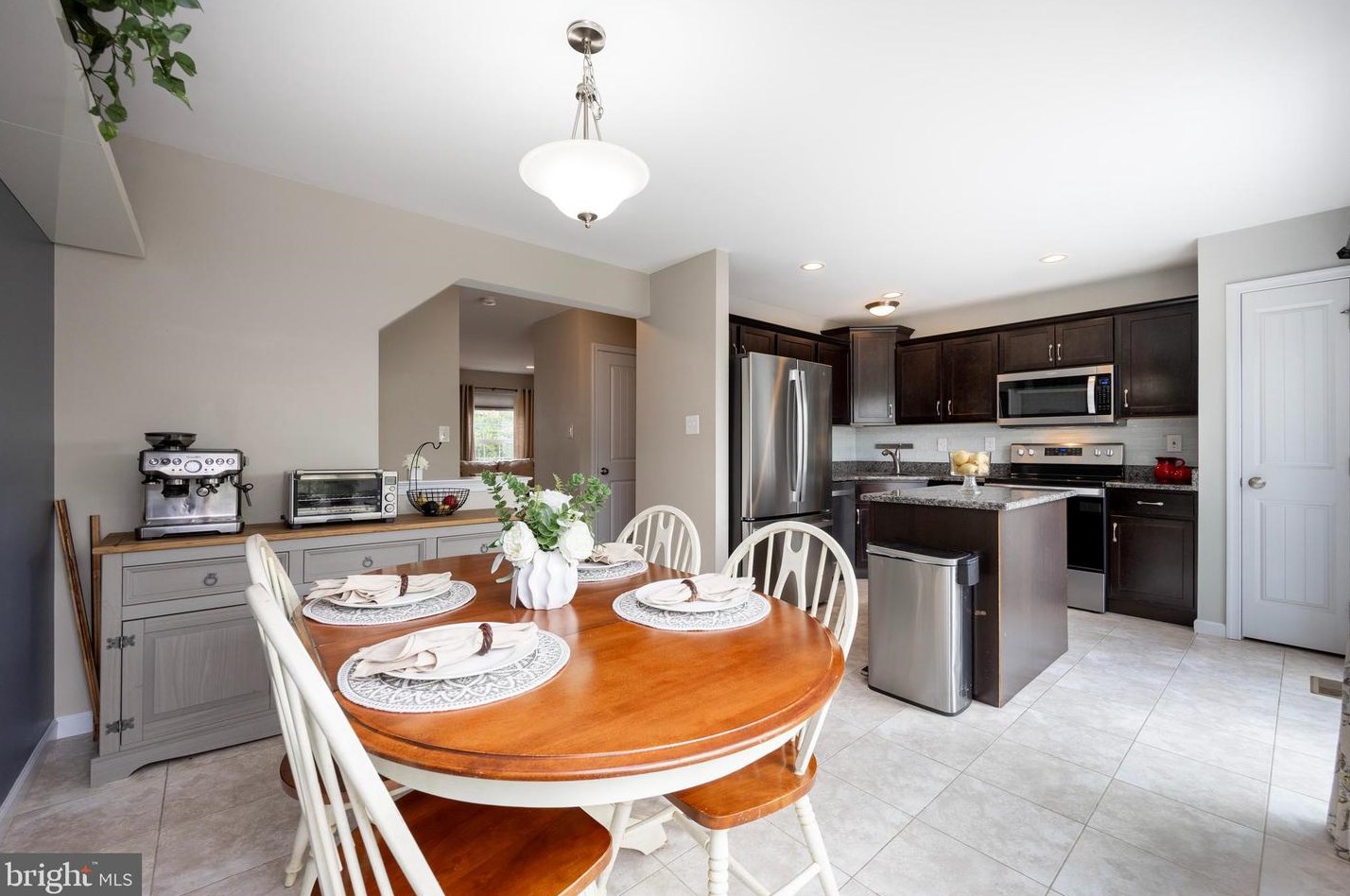 206 Highland Ave, Downingtown PA  19335-2502 exterior