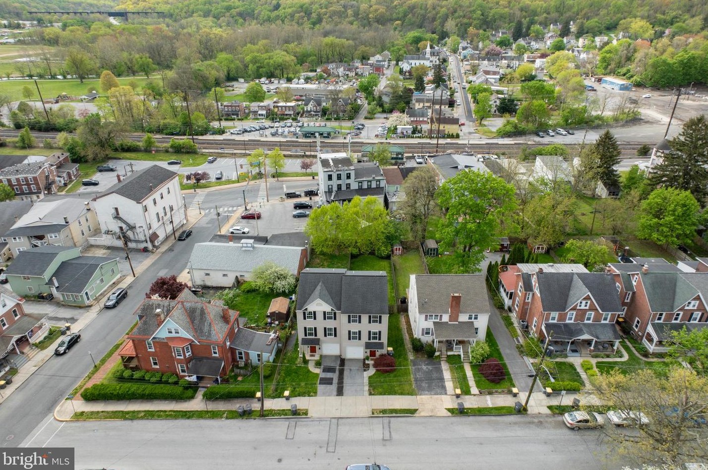 206 Highland Ave, Downingtown PA  19335-2502 exterior