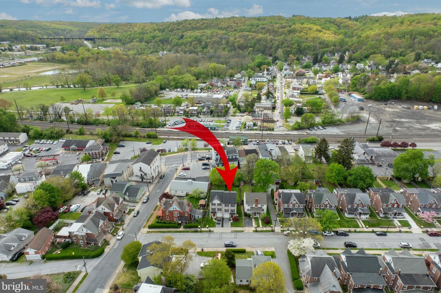 206 Highland Ave, Downingtown PA  19335-2502 exterior