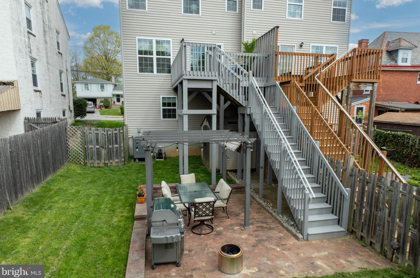 206 Highland Ave, Downingtown PA  19335-2502 exterior