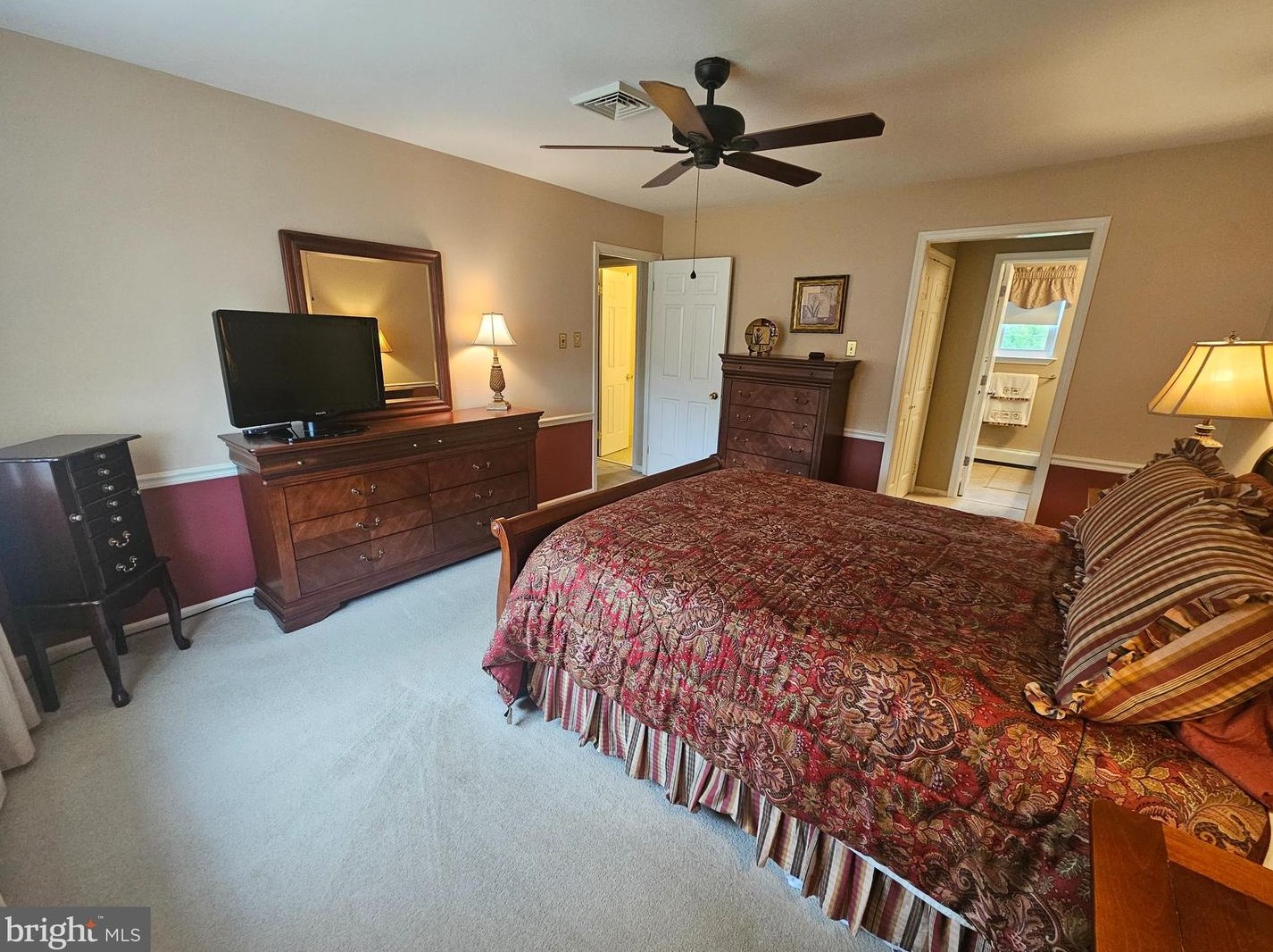 5 Carriage Dr, Downingtown PA exterior