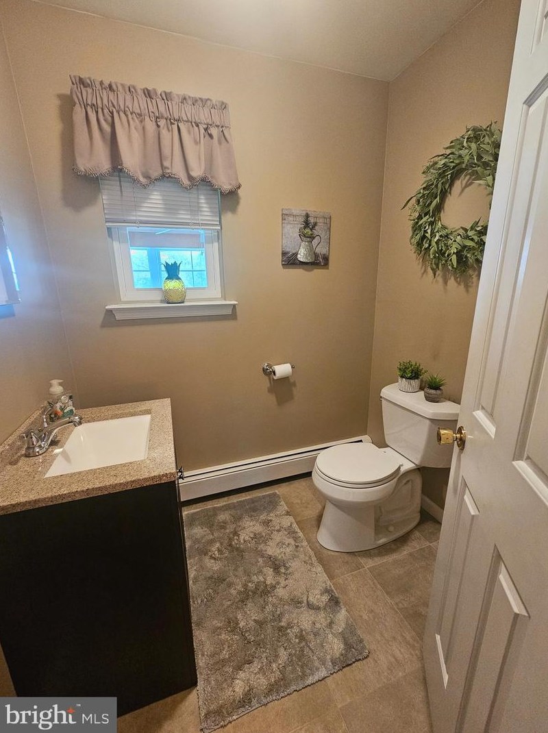 5 Carriage Dr, Downingtown PA exterior