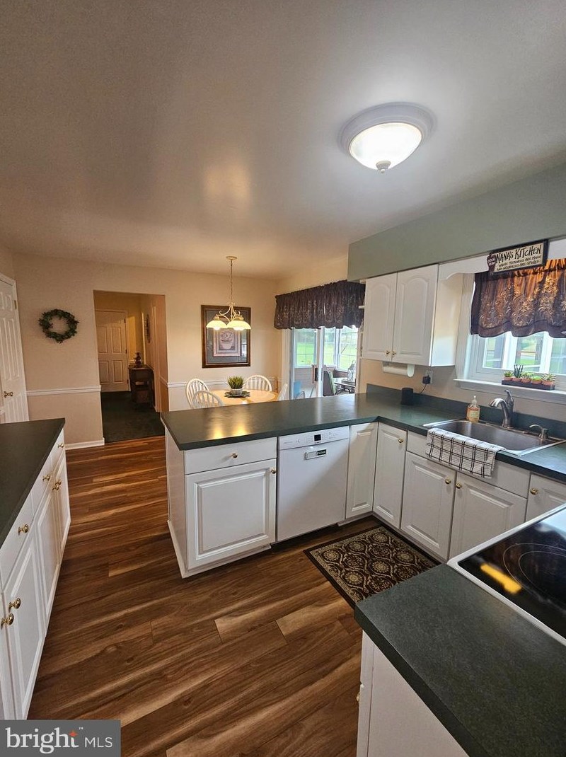 5 Carriage Dr, Downingtown PA exterior