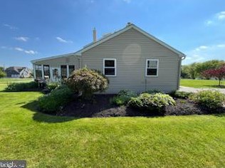 5 Carriage Dr, Downingtown PA exterior