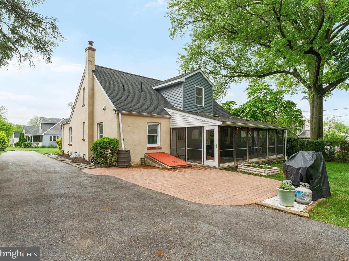 1016 Faustina Dr, West Chester PA 19382-5209 exterior