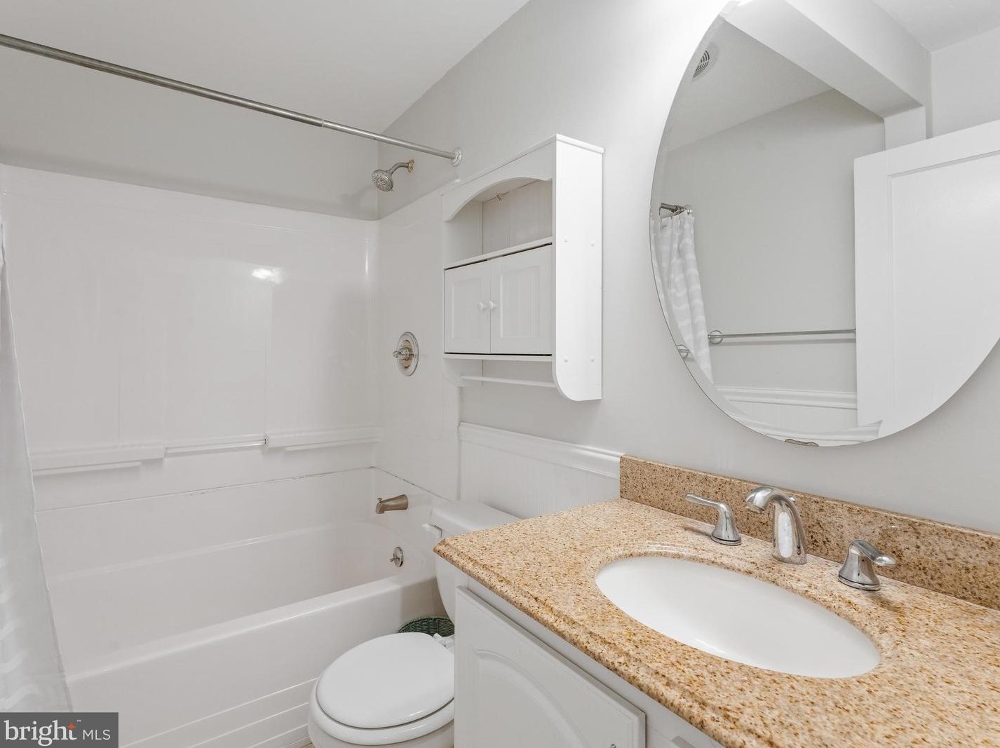 1016 Faustina Dr, West Chester PA 19382-5209 exterior