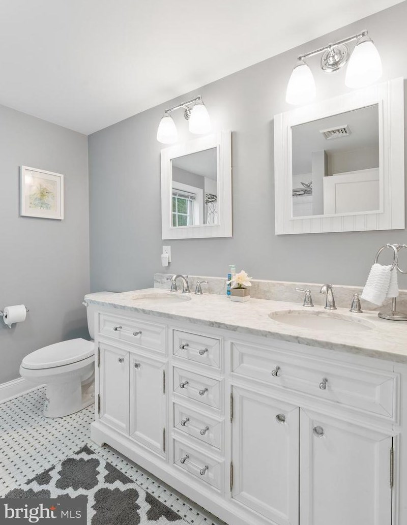 1016 Faustina Dr, West Chester PA 19382-5209 exterior