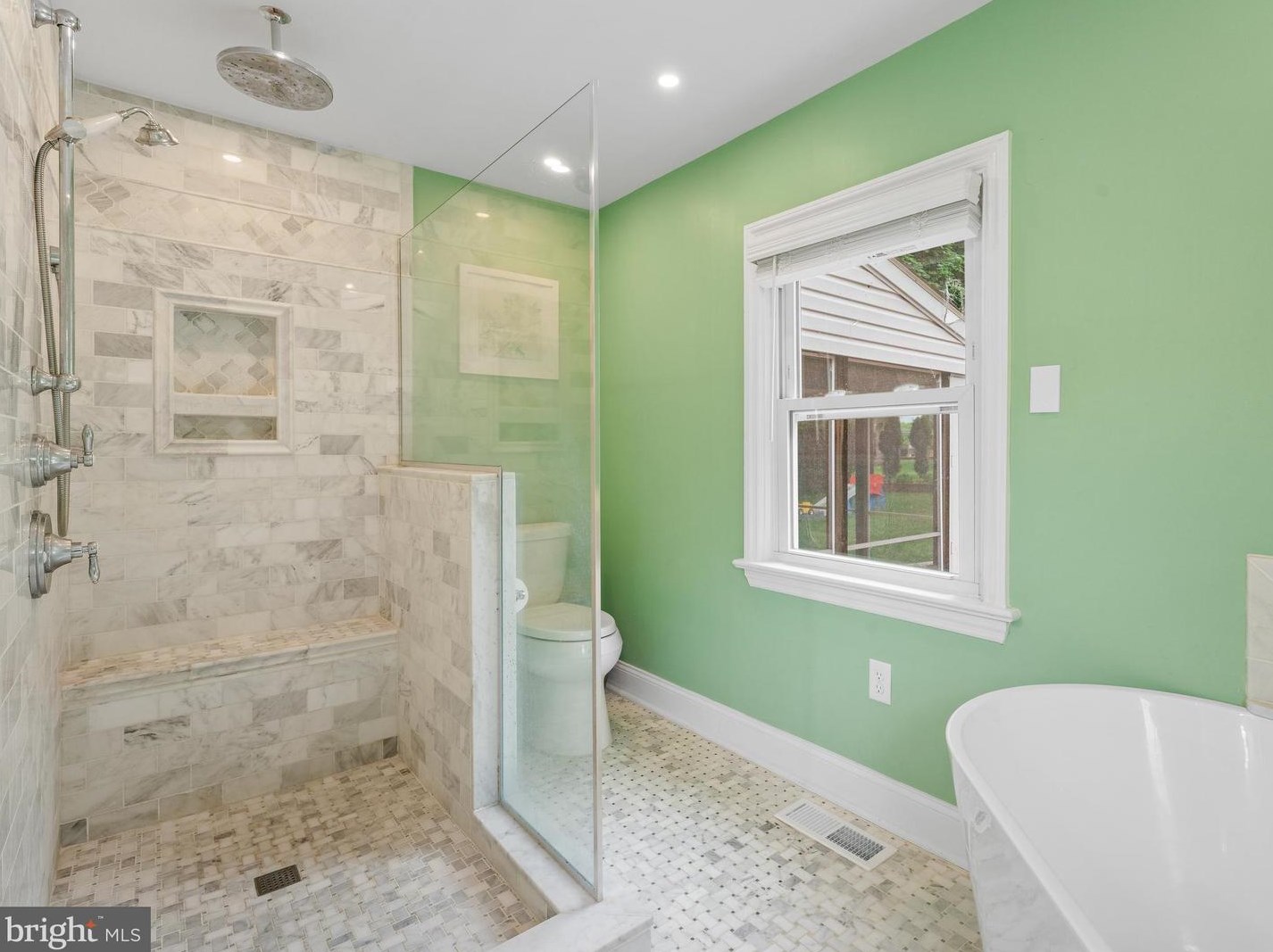 1016 Faustina Dr, West Chester PA 19382-5209 exterior