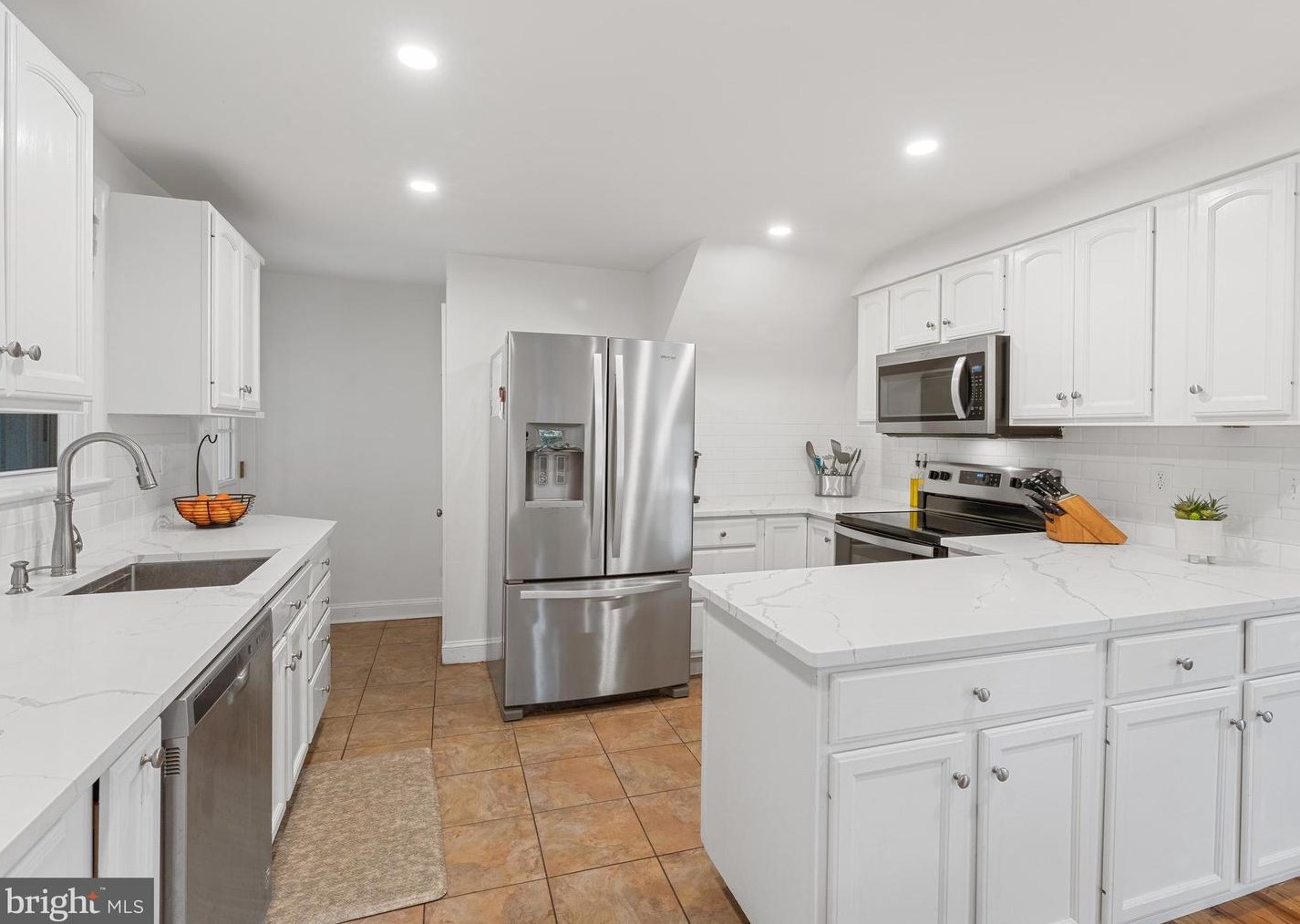 1016 Faustina Dr, West Chester PA 19382-5209 exterior