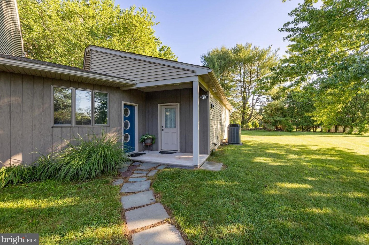 1478 Harvey Ln, Pottstown PA 19465-8232 exterior