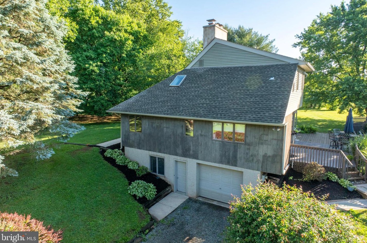 1478 Harvey Ln, Pottstown PA 19465-8232 exterior