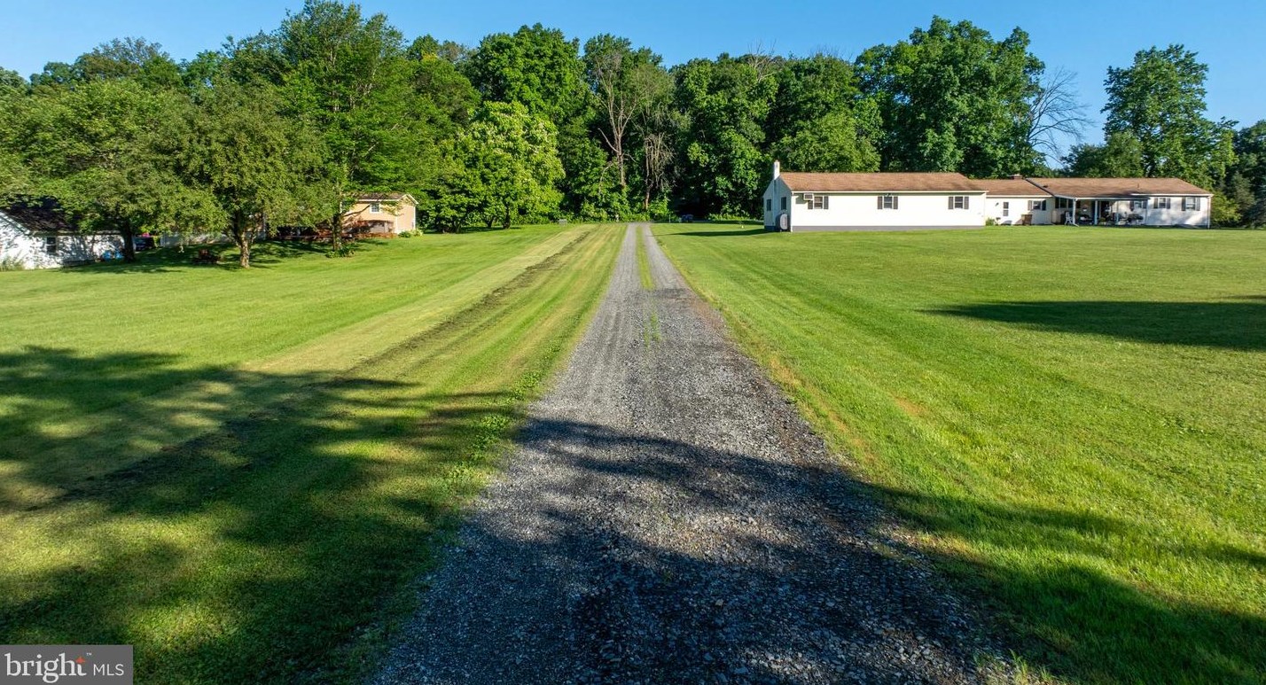 1478 Harvey Ln, Pottstown PA 19465-8232 exterior