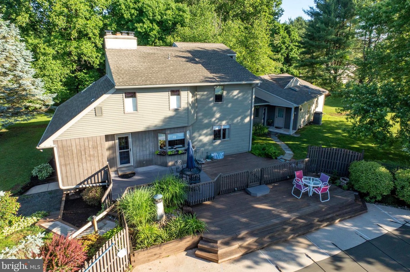 1478 Harvey Ln, Pottstown PA 19465-8232 exterior