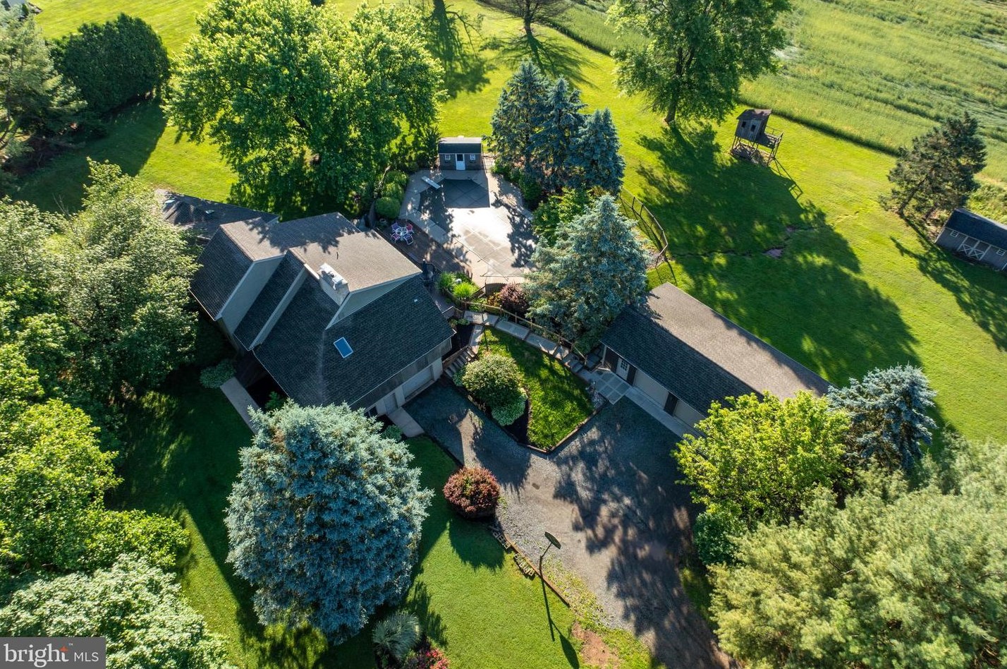 1478 Harvey Ln, Pottstown PA 19465-8232 exterior