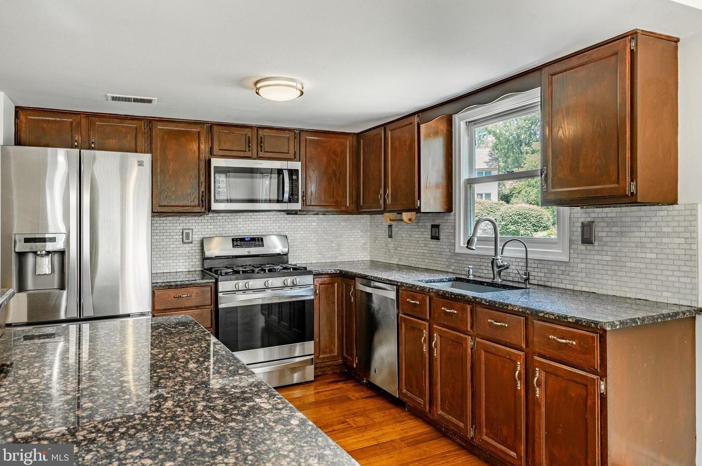 1 Woodstream Dr, Wayne PA  19087-5841 exterior