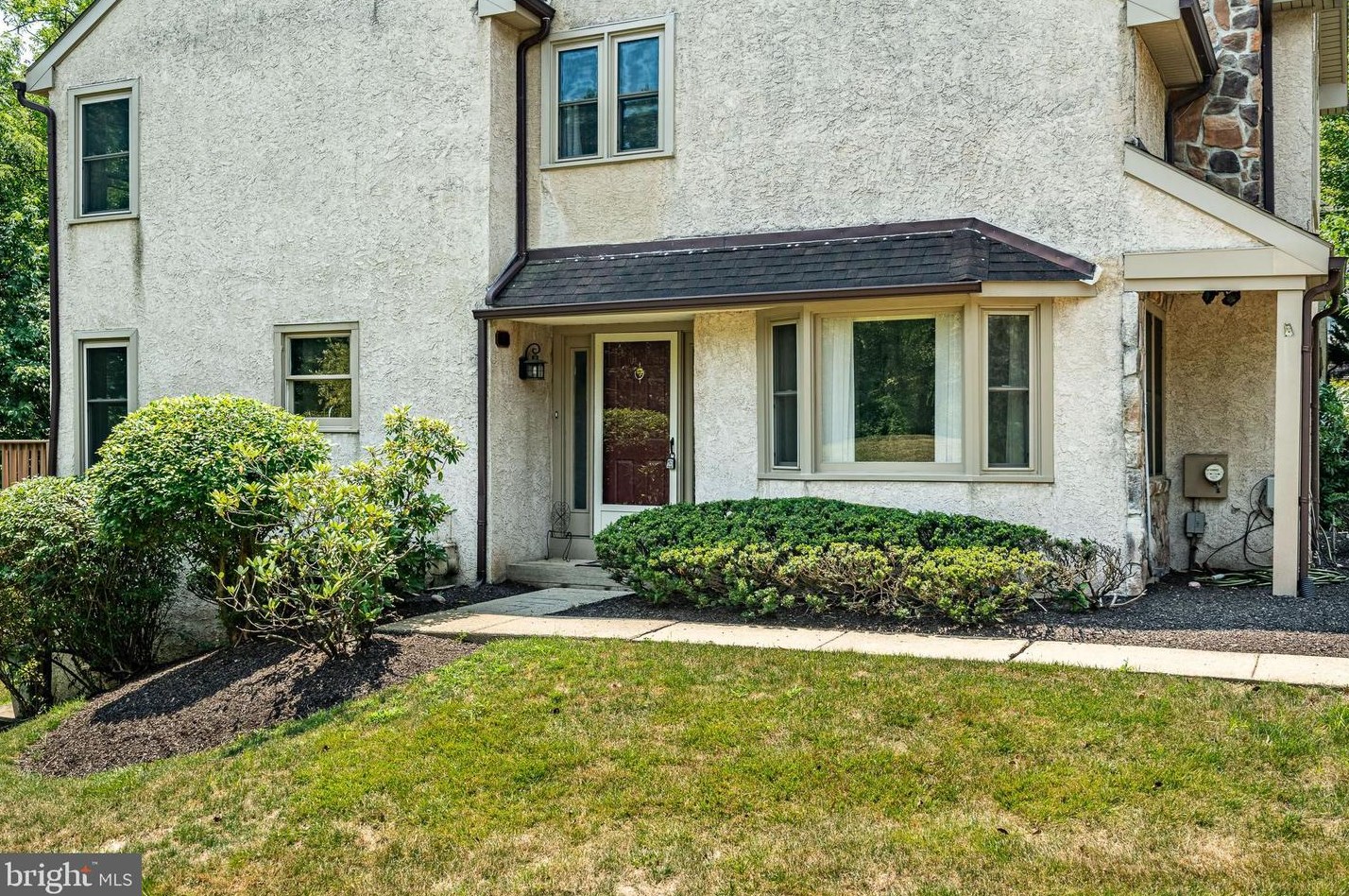 1 Woodstream Dr, Wayne PA  19087-5841 exterior