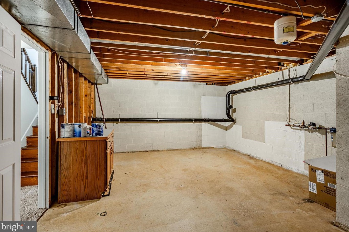 1 Woodstream Dr, Wayne PA  19087-5841 exterior