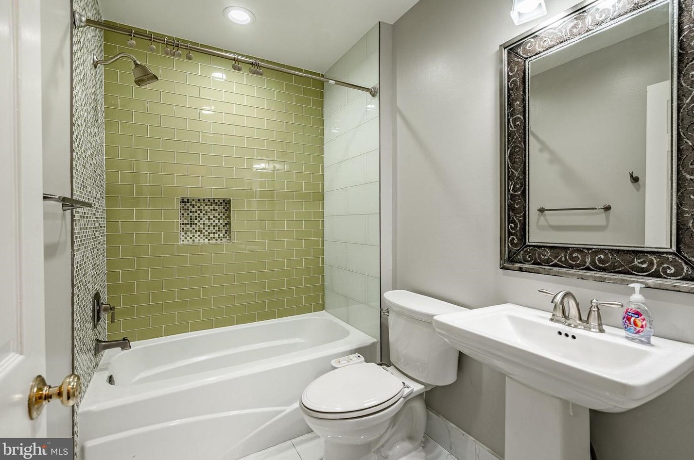 1 Woodstream Dr, Wayne PA  19087-5841 exterior