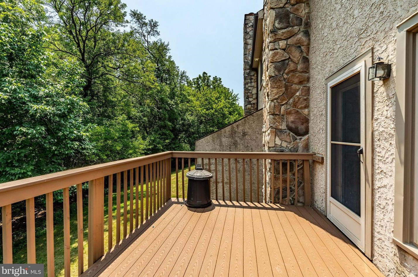 1 Woodstream Dr, Wayne PA  19087-5841 exterior