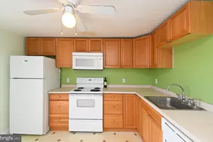 2 E High St, Phoenixville, PA 19460 - Photo 15