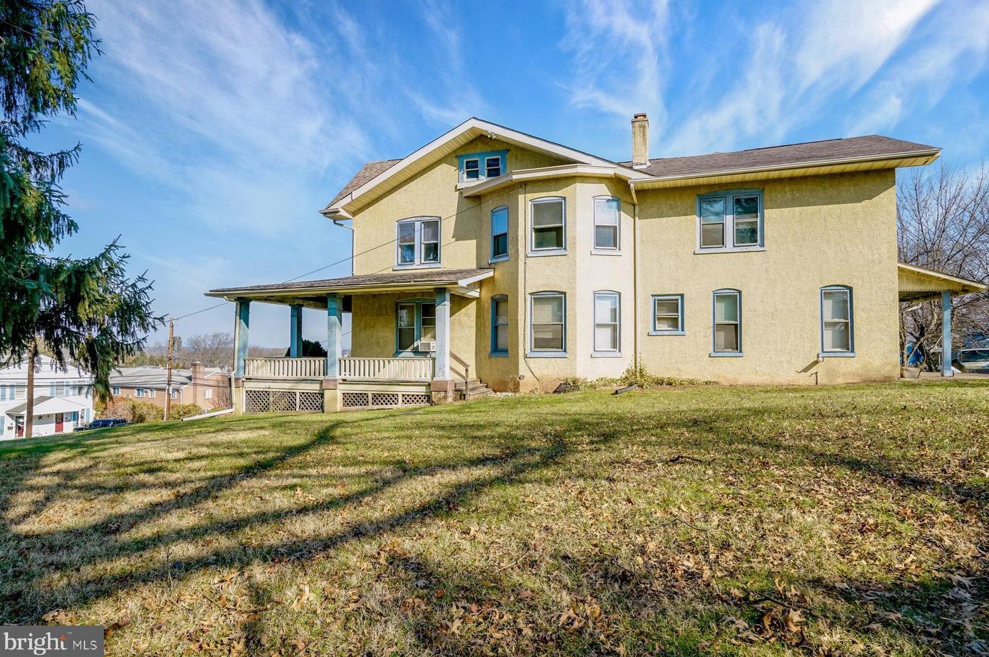 324 New St, Spring City PA  19475-1767 exterior
