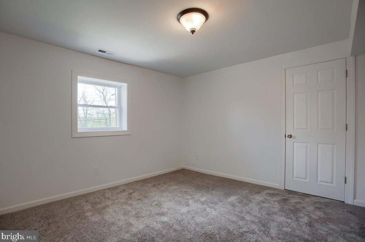 150 Modena Rd, Coatesville PA  19320-4040 exterior