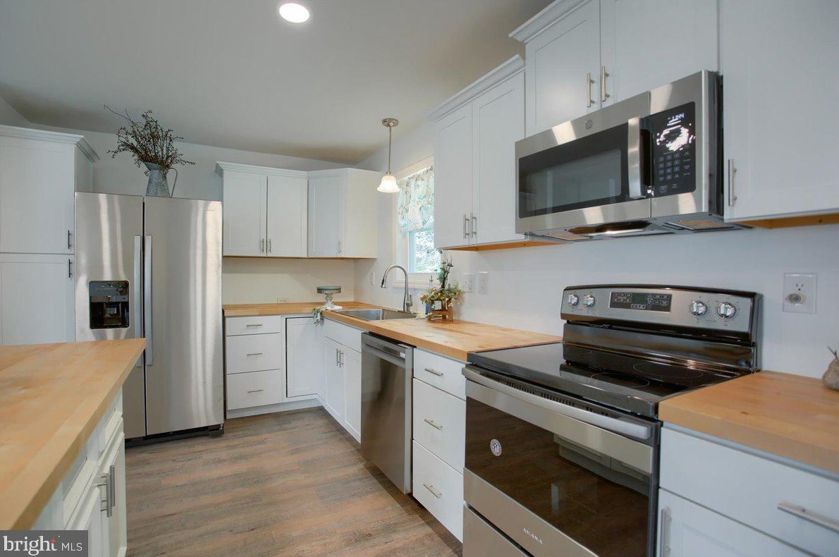 150 Modena Rd, Coatesville PA  19320-4040 exterior