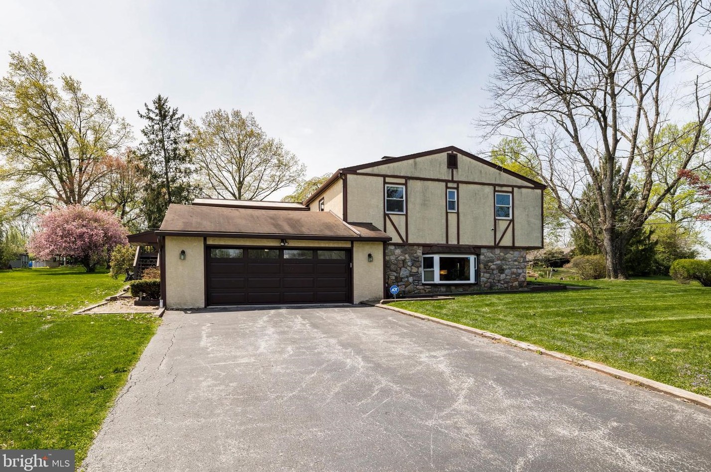 720 Pikeland Ave, Spring City PA  19475-2514 exterior