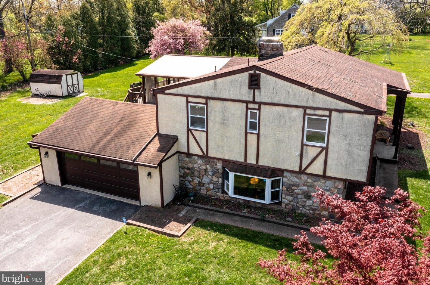 720 Pikeland Ave, Spring City PA  19475-2514 exterior
