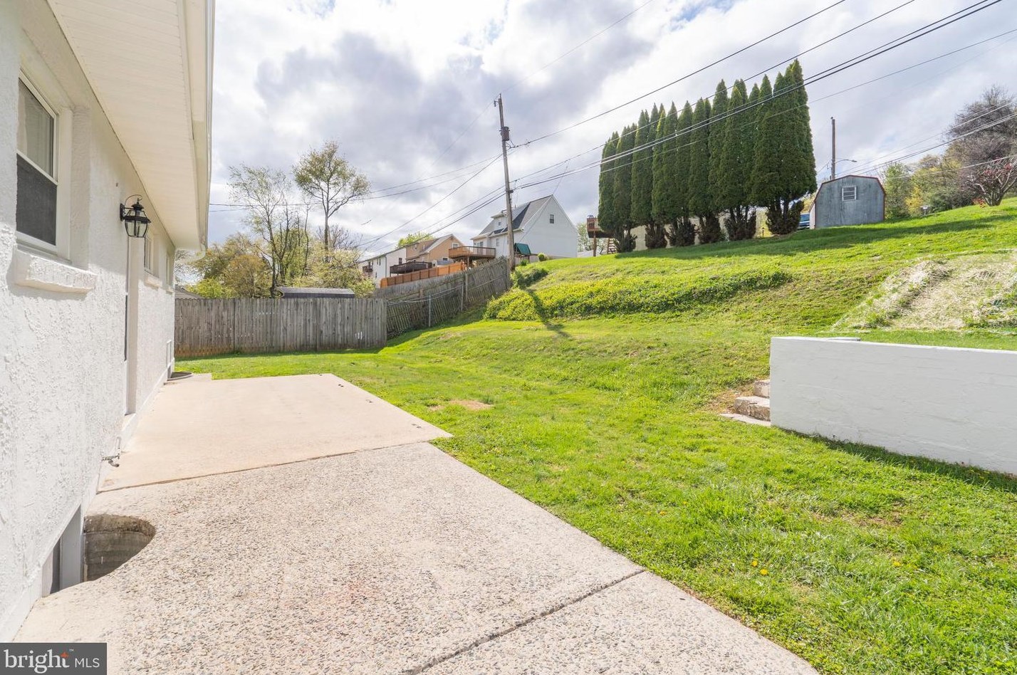 44 Penn Ave, Coatesville PA  19320-3923 exterior