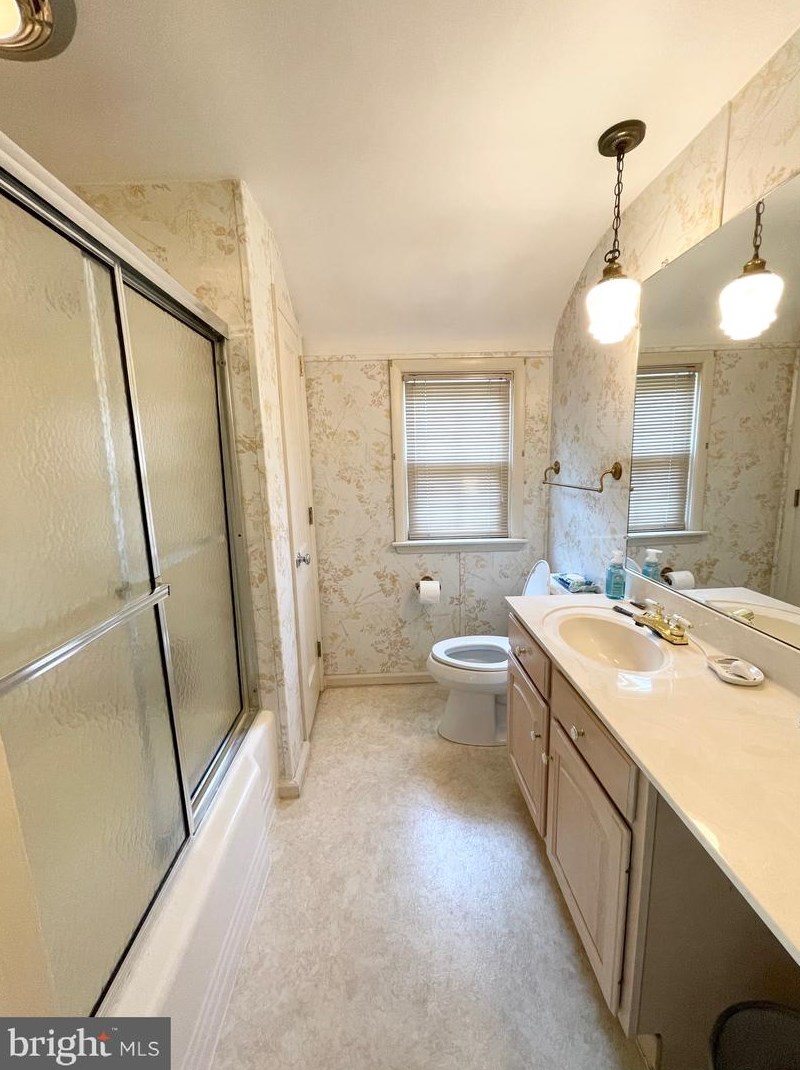 633 Vine St, Hbg Inter Airp PA  17057-2340 exterior