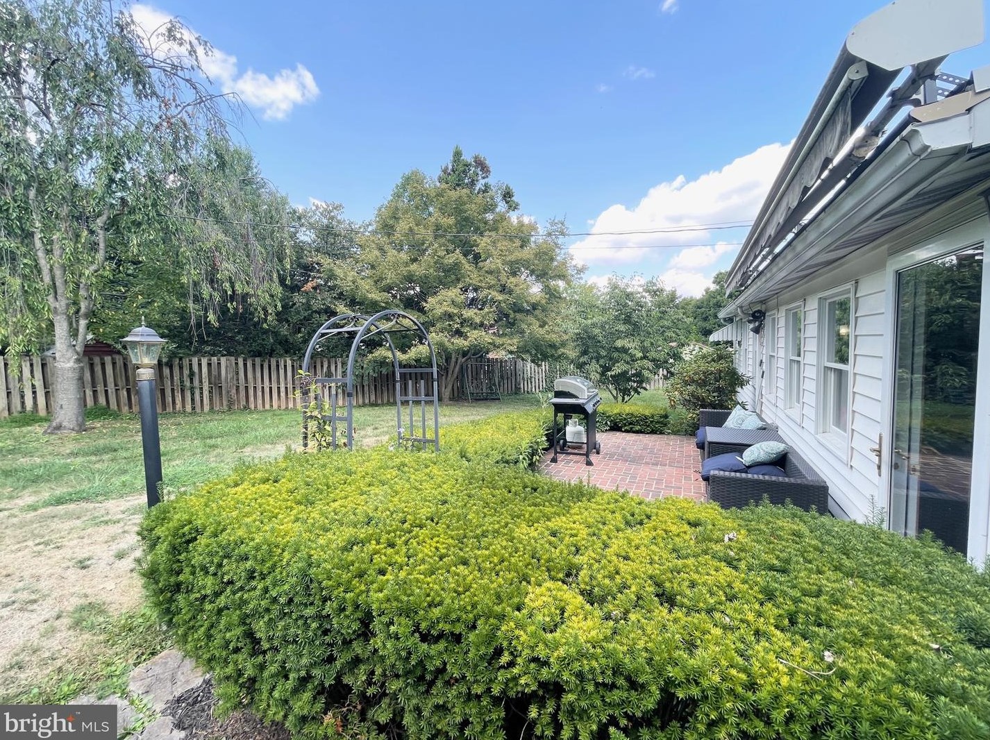 633 Vine St, Hbg Inter Airp PA  17057-2340 exterior