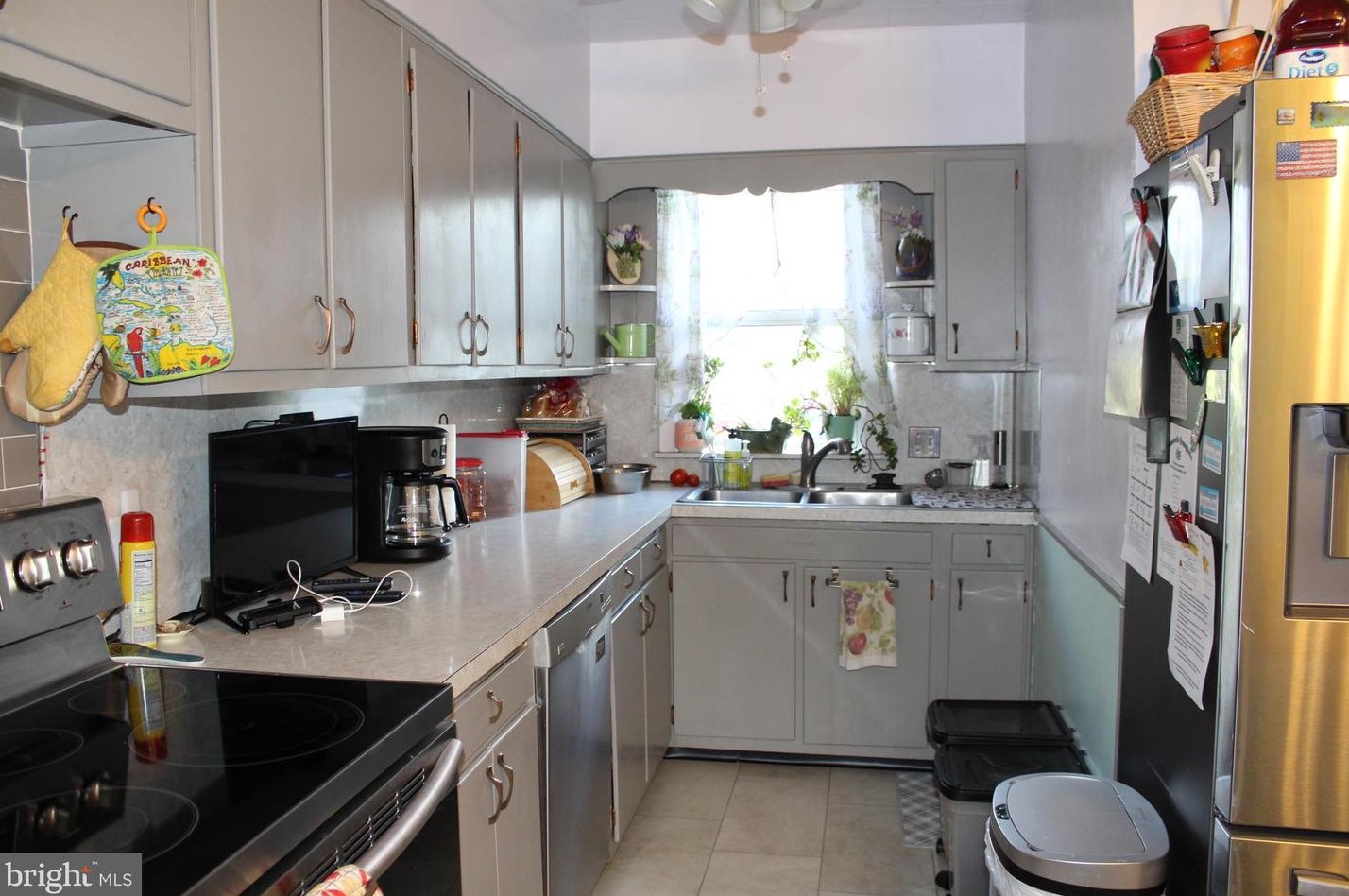 3025 Derry St, Harrisburg PA 17111-1648 exterior