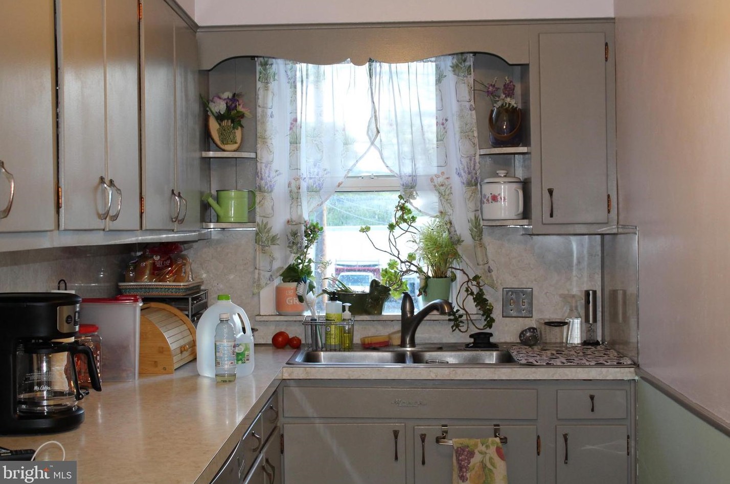 3025 Derry St, Harrisburg PA 17111-1648 exterior