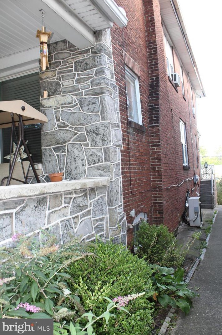 3025 Derry St, Harrisburg PA 17111-1648 exterior