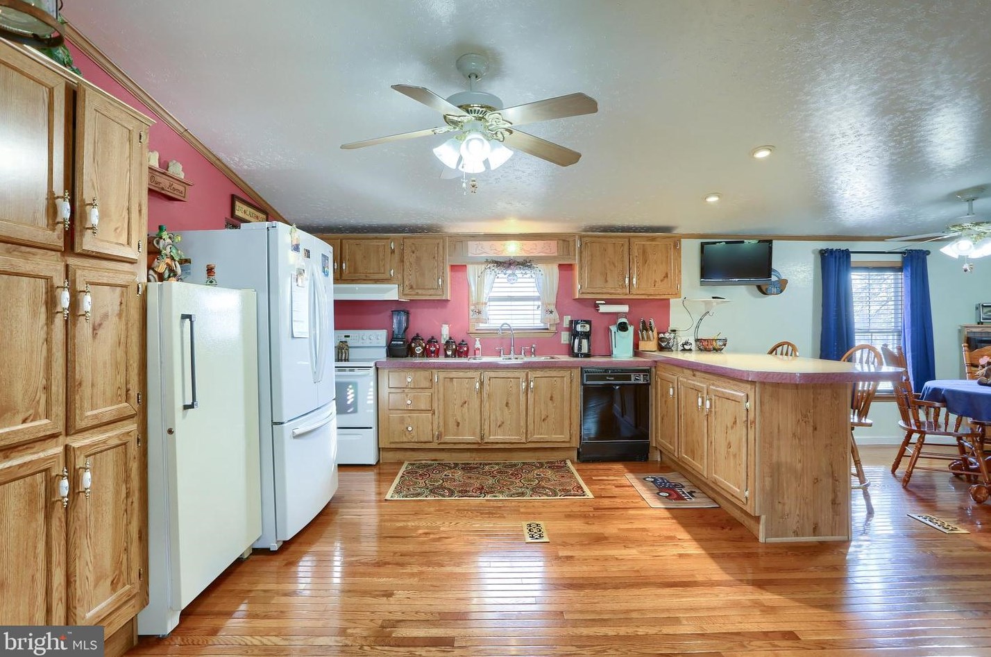 101 Pathfinder Dr, Hbg Inter Airp PA  17057-2858 exterior