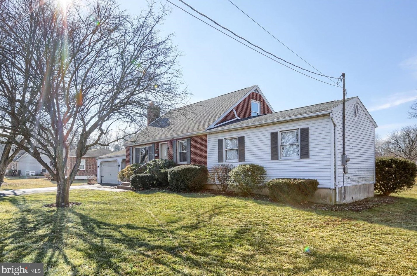 817 Adelia St, Hbg Inter Airp PA  17057-2806 exterior