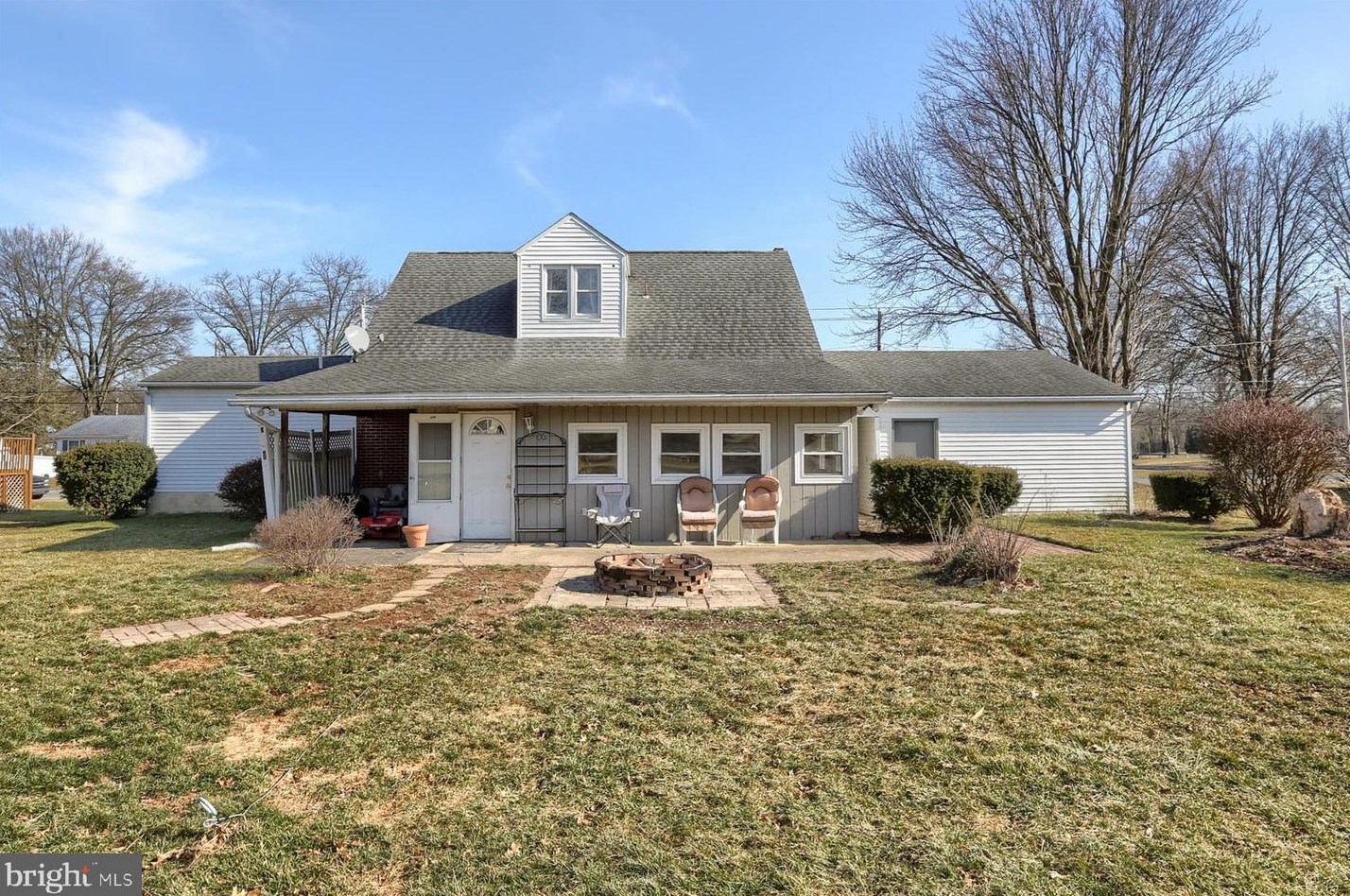 817 Adelia St, Hbg Inter Airp PA  17057-2806 exterior
