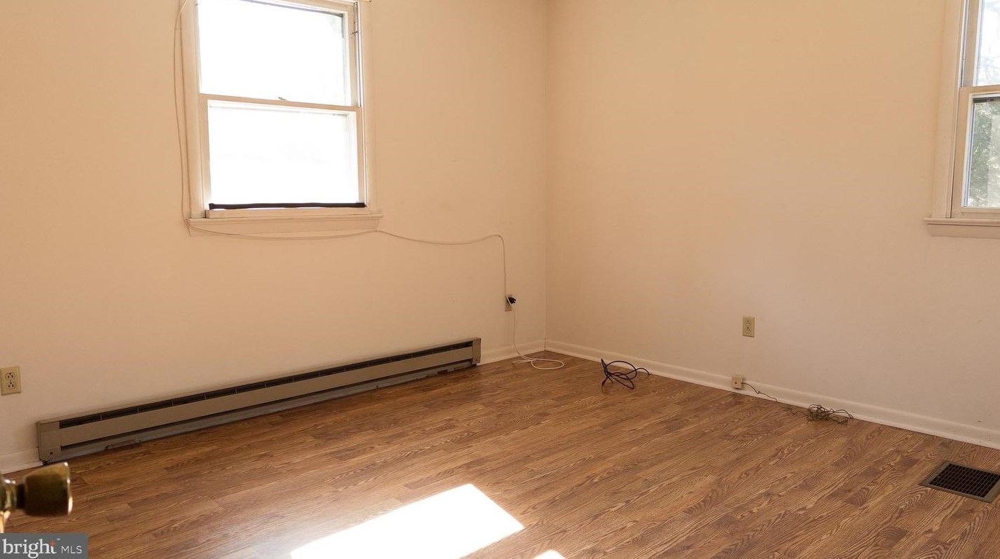 2947 Schoolhouse Rd, Hbg Inter Airp PA  17057-3545 exterior