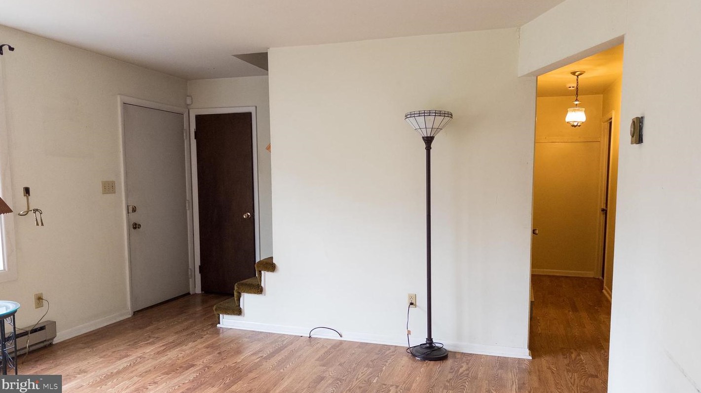 2947 Schoolhouse Rd, Hbg Inter Airp PA  17057-3545 exterior