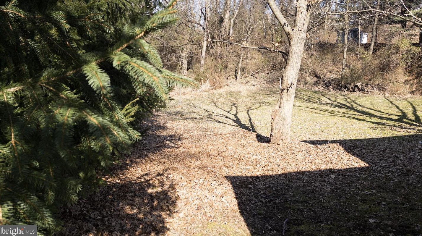 2947 Schoolhouse Rd, Hbg Inter Airp PA  17057-3545 exterior