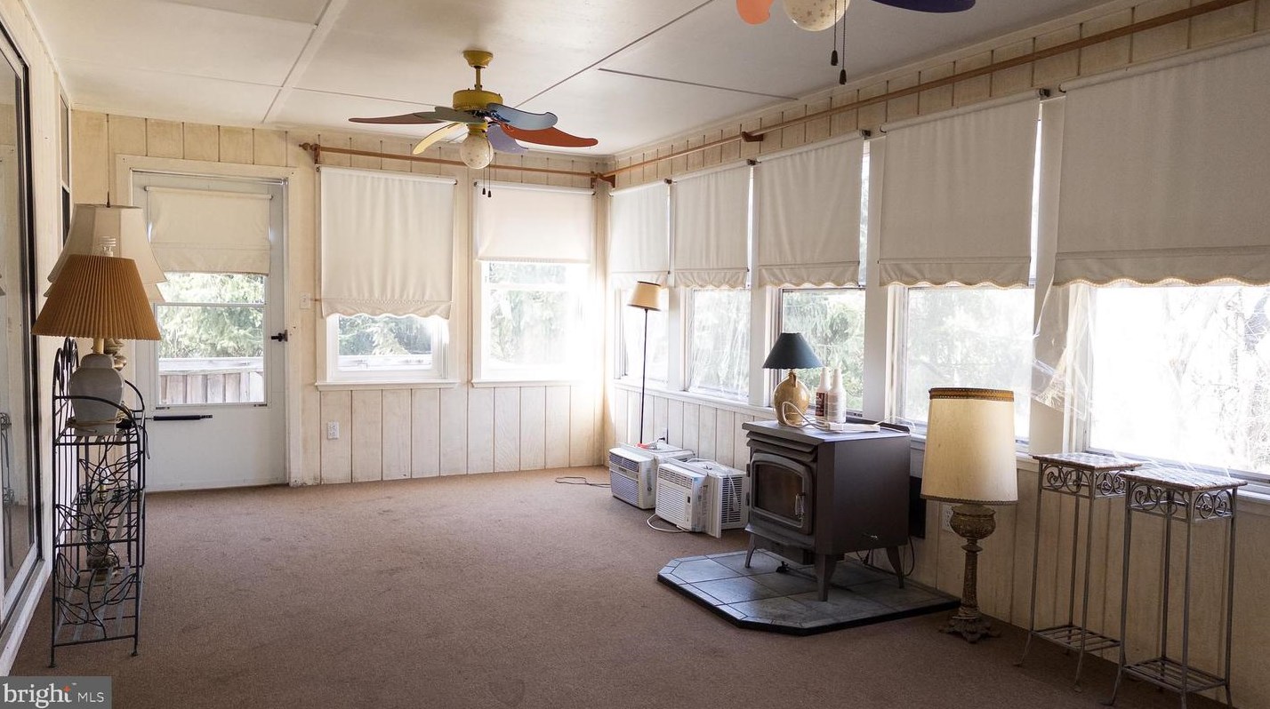 2947 Schoolhouse Rd, Hbg Inter Airp PA  17057-3545 exterior