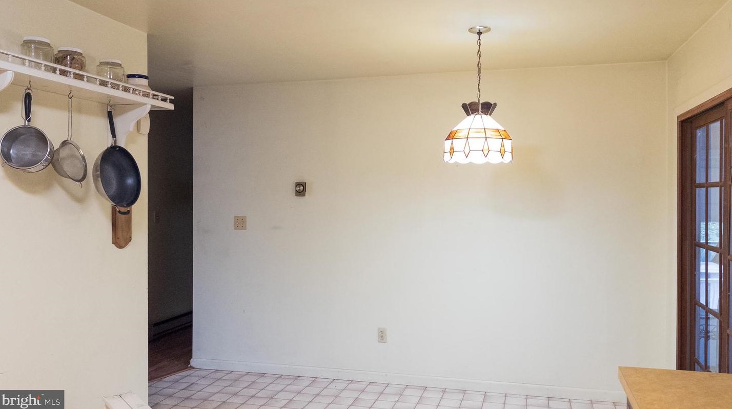 2947 Schoolhouse Rd, Hbg Inter Airp PA  17057-3545 exterior